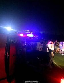 吃瓜群众赶到现场,吃瓜群众齐聚一堂，揭秘事件真相