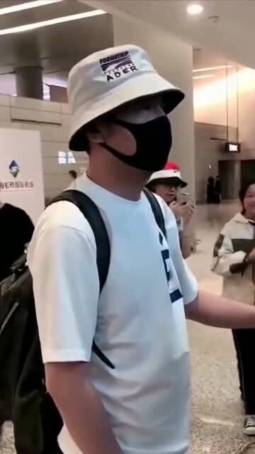 保安机场吃瓜,揭秘幕后趣闻