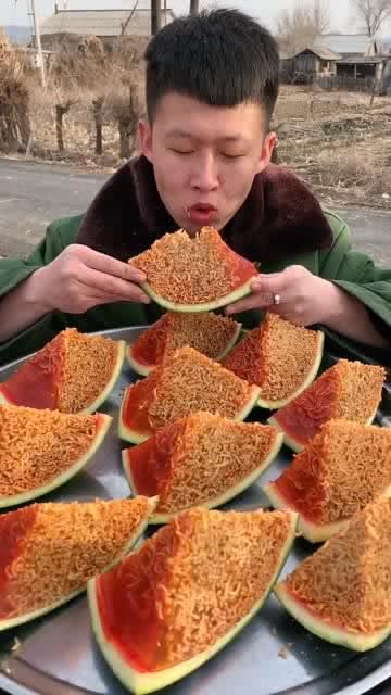 瓜哥吃火鸡面,勇闯火鸡面美食之旅