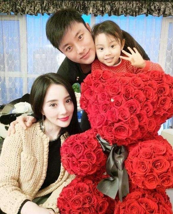 红玫瑰吃瓜,揭秘娱乐圈的瓜田秘闻