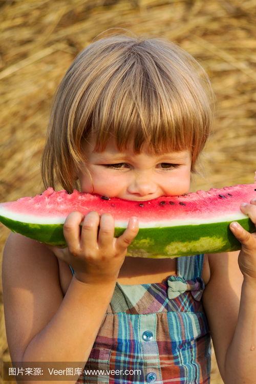 吃小瓜的女孩,揭秘吃小瓜女孩的甜蜜生活